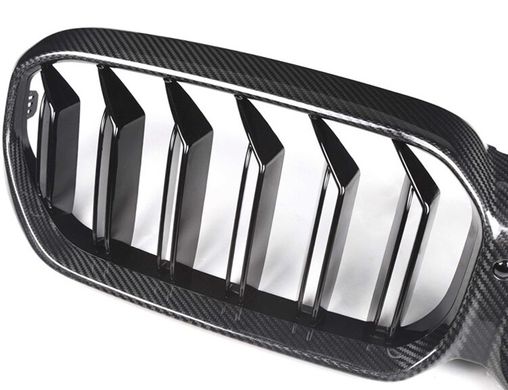 Решетка радиатора BMW G30 / G31 LCI стиль M черная + рамка под карбон (20-22 г.в.)