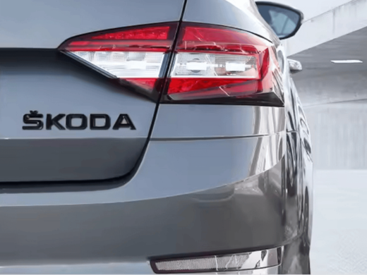 Наклейка-логотип 3D на багажник Skoda черный глянец
