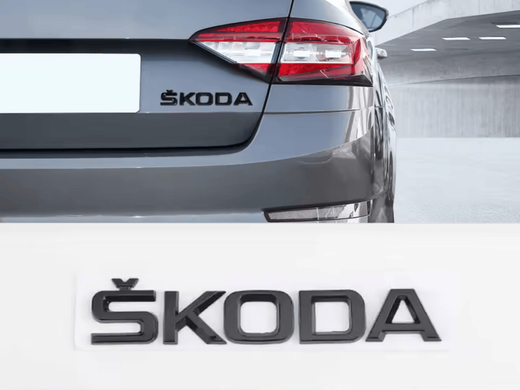 Наклейка-логотип 3D на багажник Skoda черный глянец