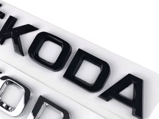 Наклейка-логотип 3D на багажник Skoda черный глянец