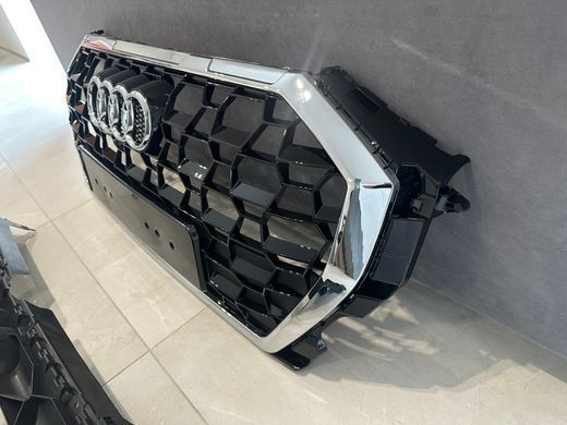 Решітка радіатора Audi Q3 стиль RSQ3 чорна + хром (2018-2023 р.в.)
