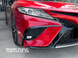 Накладки (сплиттеры) переднего бампера Toyota Camry (2018-2020) черный глянец