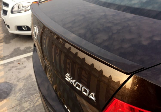 Спойлер Skoda Octavia A7 чорний глянсовий ABS-пластик