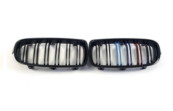 Решетка радиатора BMW F30 / F31 черная, глянцевая, триколор