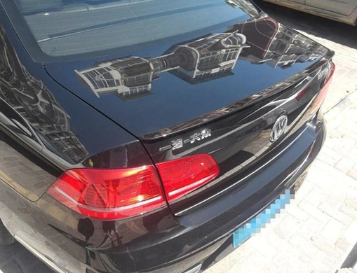 Спойлер на Volkswagen Passat B7 чорний глянсовий ABS-пластик (європейка)