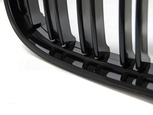 Решітка радіатора BMW E90 / E91 в стилі М чорна глянсова (09-11 р.в.)