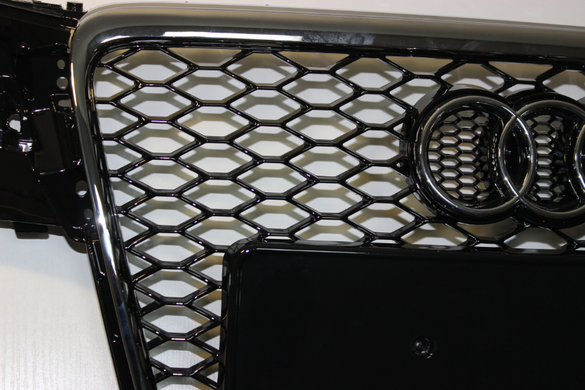 Решетка радиатора Ауди A4 B8 в RS стиле, темная с хром рамкой (08-11 г.в.)