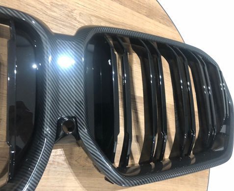 Решітка радіатора на BMW X6 G06 стиль М чорний глянець + рамка під карбон