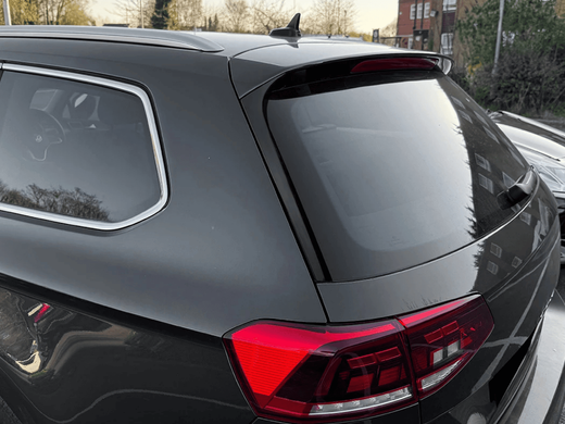 Боковые спойлера на заднее стекло VW Passat B8 B8.5 (2015-2023) черный глянец