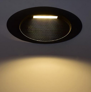 Компактний світлодіодний світильник для двору довгастої форми