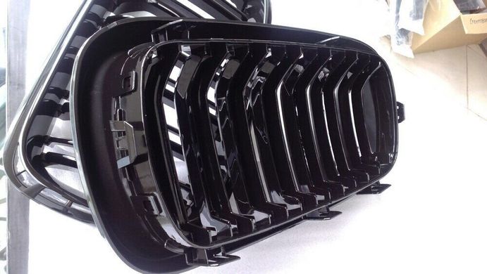 Решітка радіатора на BMW X5 F15 / X6 F16 стиль М чорна глянсова