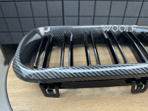 Решетка радиатора на BMW X5 F15 / X6 F16 стиль М черная глянцевая + рамка под карбон, Черный