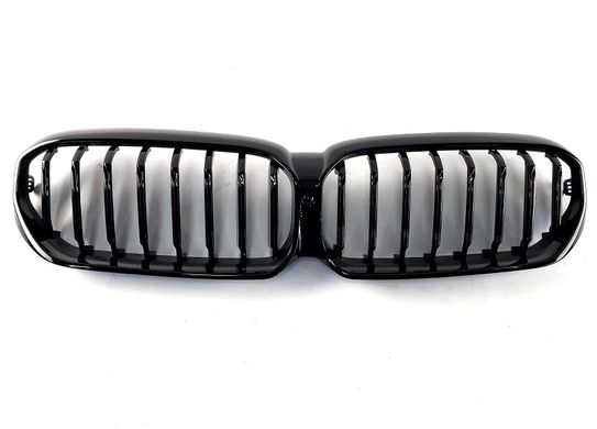 Решетка радиатора (ноздри) BMW G30 / G31 черная глянцевая (20-22 г.в.)