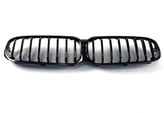 Решетка радиатора (ноздри) BMW G30 / G31 черная глянцевая (20-22 г.в.)