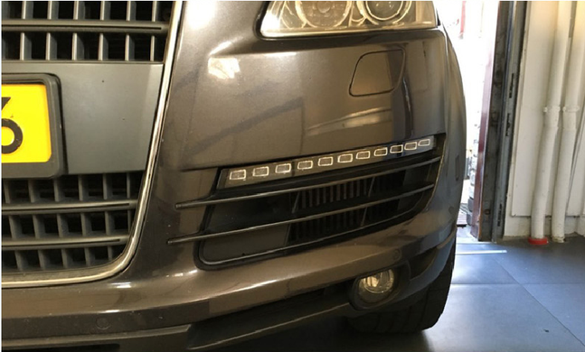 Ходовые огни DRL на Audi Q7 с функцией указания поворота (06-09 г.в.)