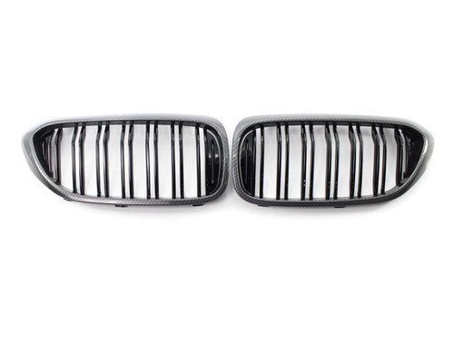 Решетка радиатора (ноздри) BMW G30 / G31 стиль M черный глянец + рамка под карбон (17-20 г.в.)